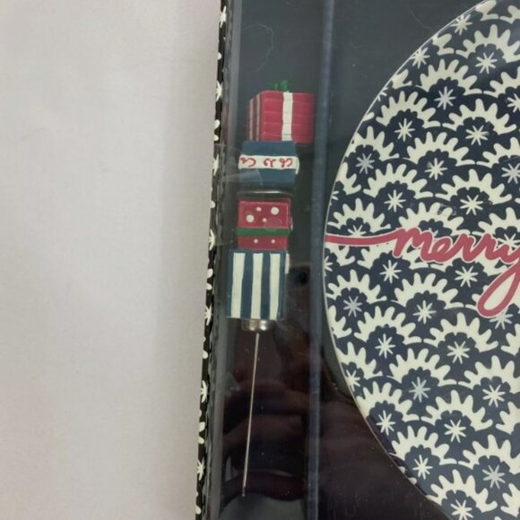 Vera Bradley Christmas Plate and Cheese Spreader Set "Merry and Bright" NWT - Picture 2 of 4